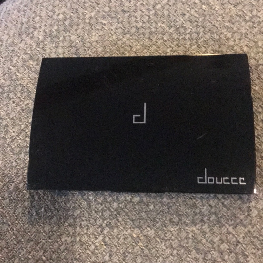 New Doucce Freematic Eyeshadow Pro Palette